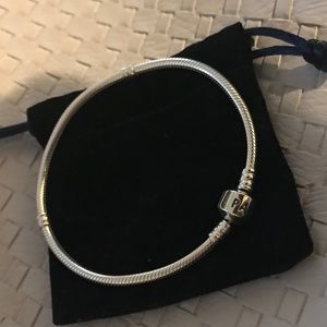 NWOT Pandora Silver Charm Bracelet